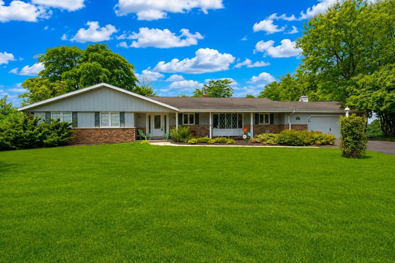 W212N10497 Parkland Cir, Germantown, WI 53017