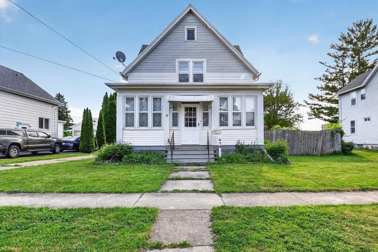 414 N Monroe St, Watertown, WI 53098
