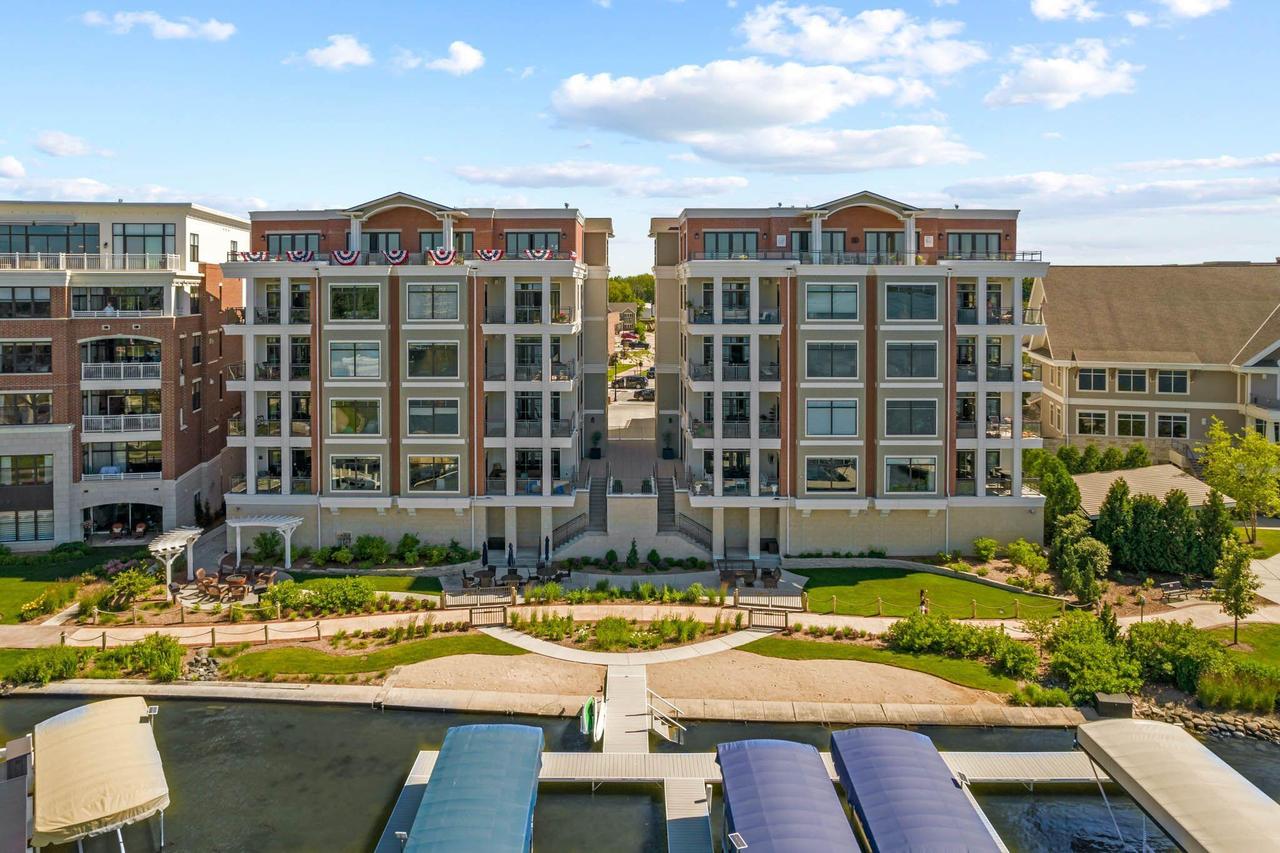 200 W Wisconsin Ave #202, Oconomowoc, WI 53066