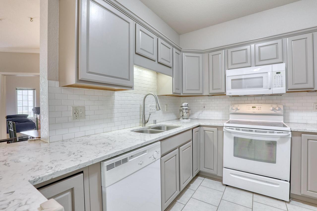 13060 W Bluemound Rd #108, Elm Grove, WI 53122