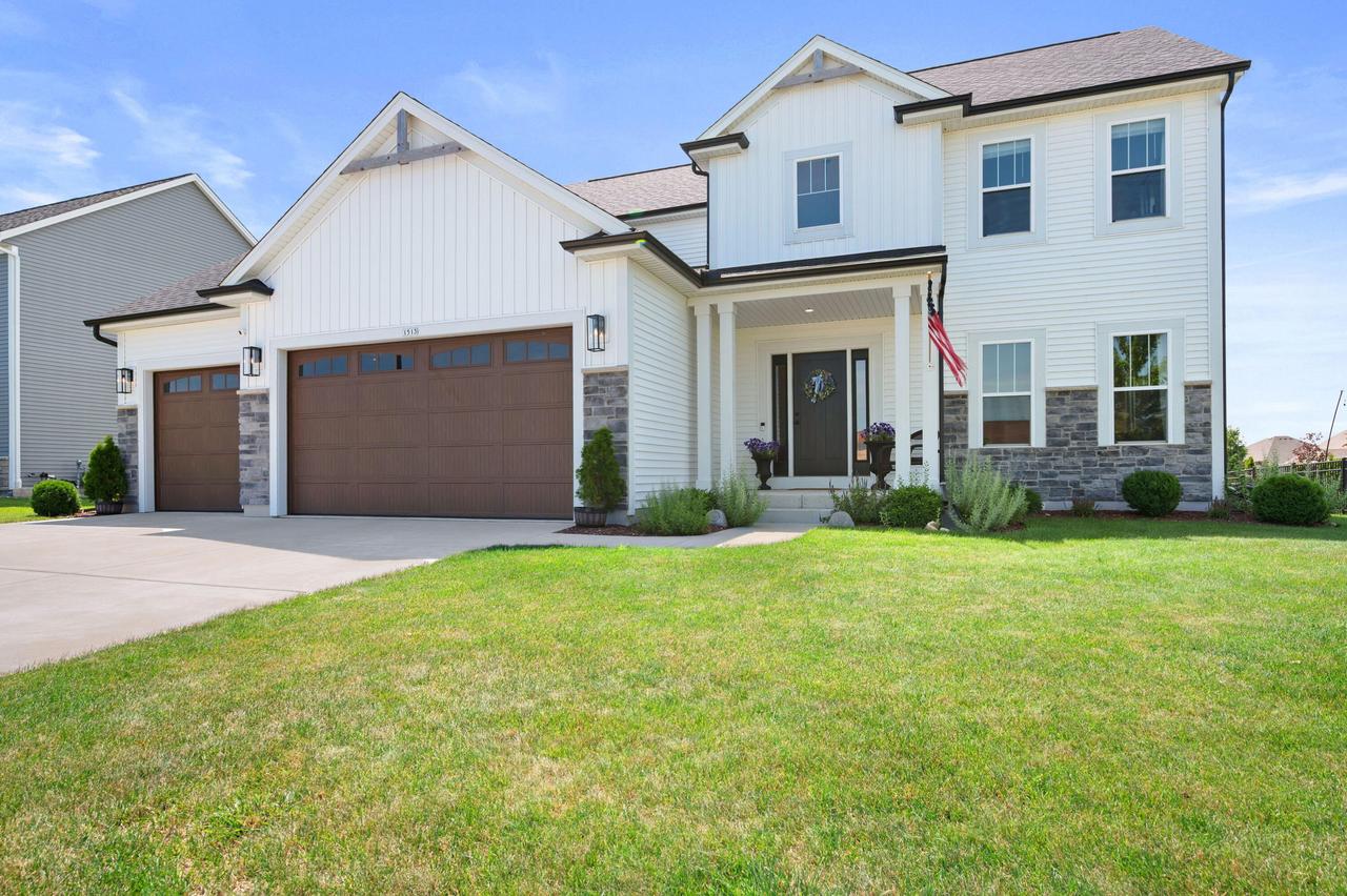 1513 Whalen Dr, Oconomowoc, WI 53066