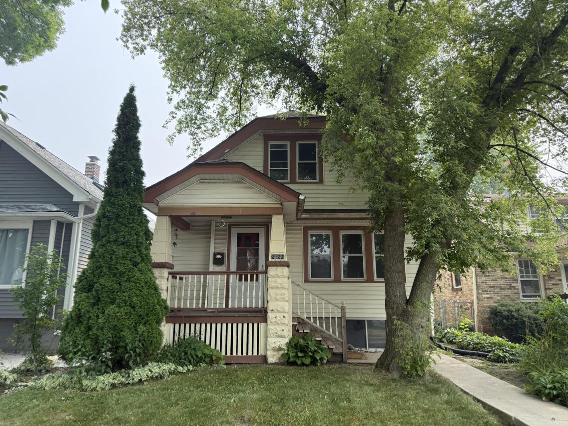 2122 S 77th St, West Allis, WI 53219