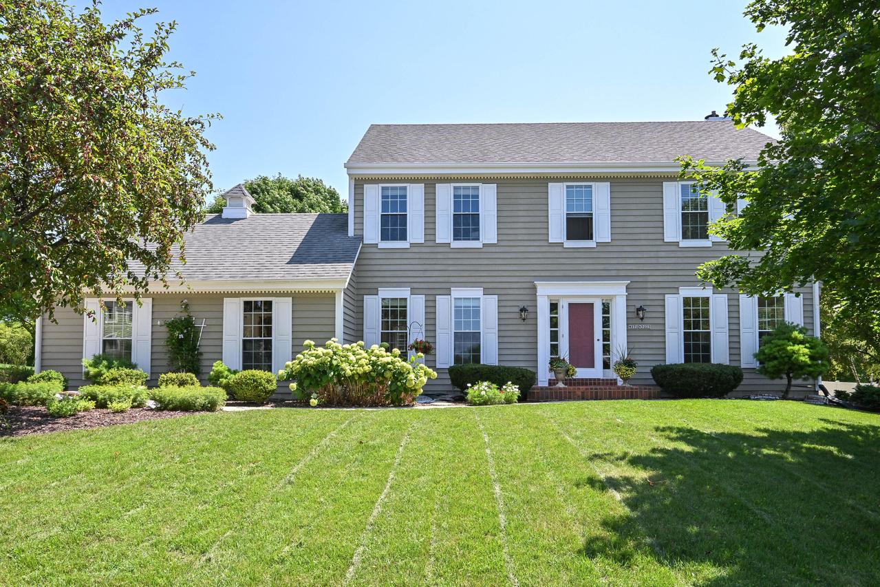 W170N5025 Old Hickory Rd, Menomonee Falls, WI 53051