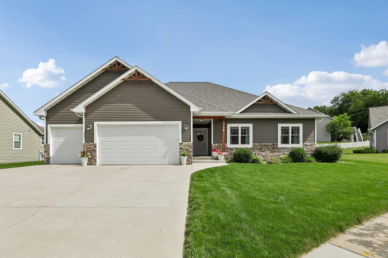 312 Coventry Cir, Johnson Creek, WI 53038