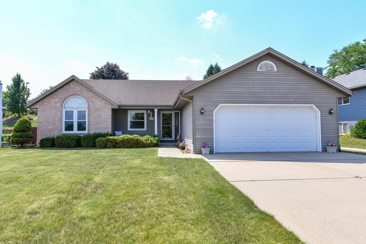 1732 Erin Ln, Waukesha, WI 53188