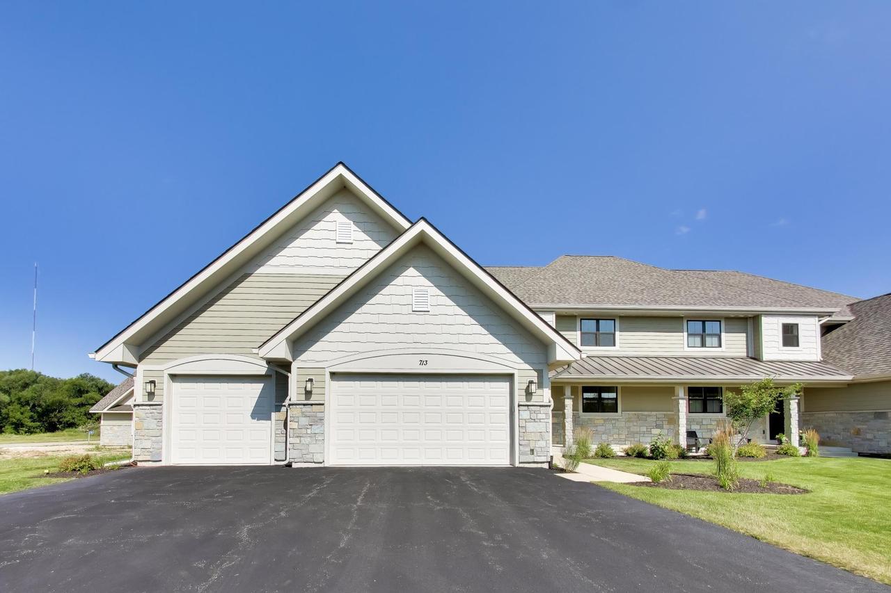 713 Greenview Cir, Geneva, WI 53147