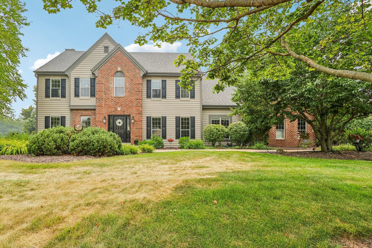 308 Copperfield Dr, Delafield, WI 53018