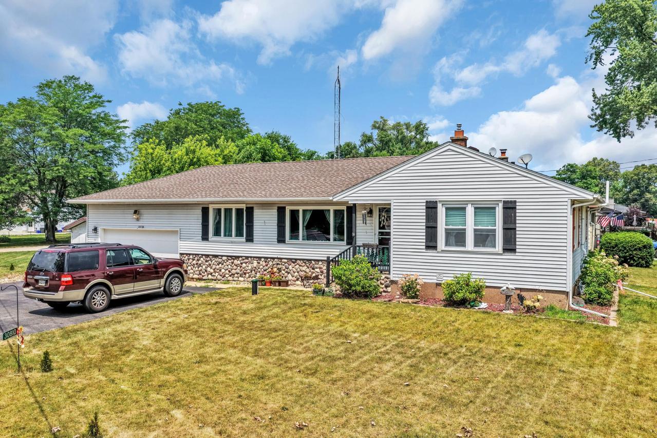 30810 Weiler Rd, Burlington, WI 53105