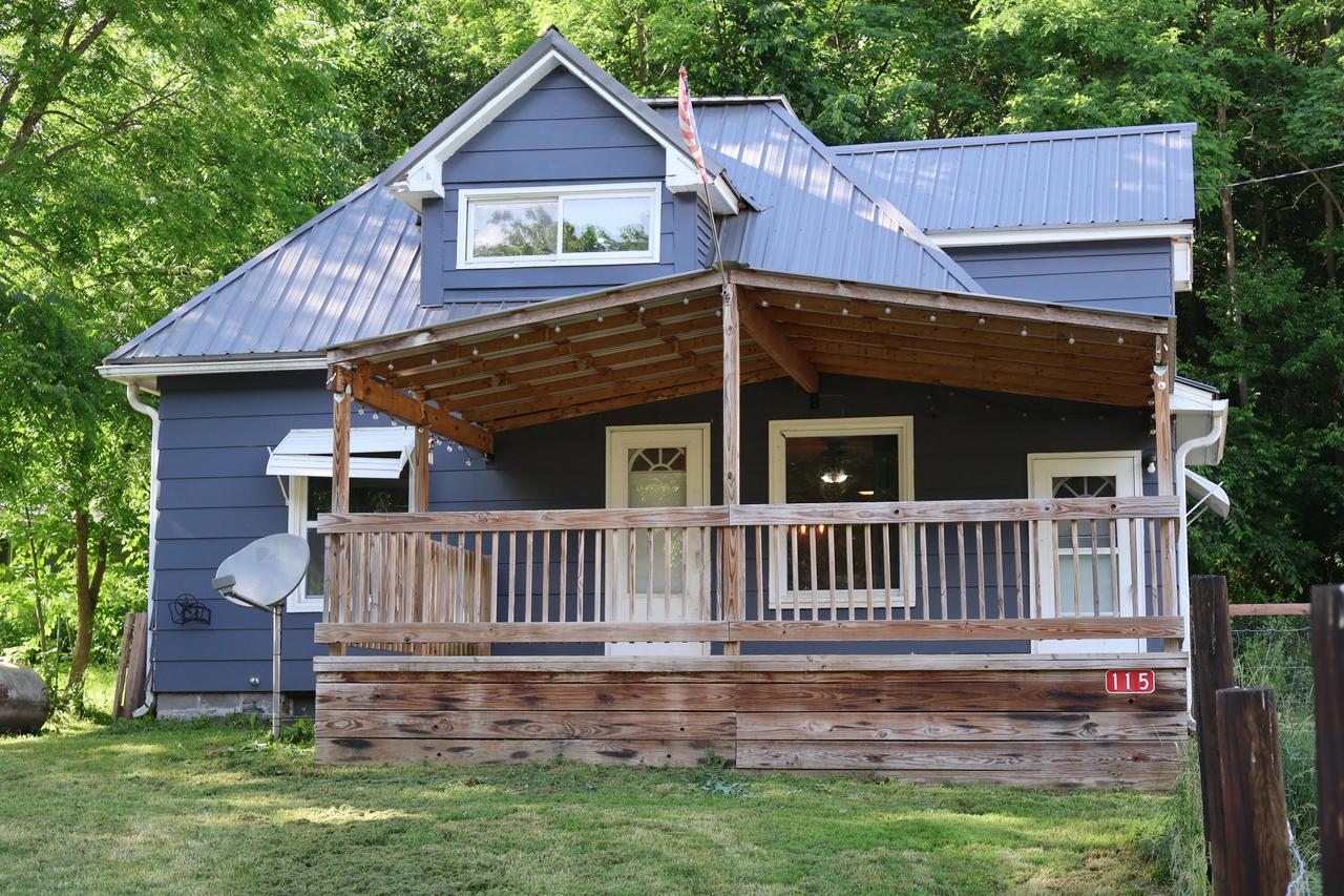 115 4th Ave., Melvina, WI 54619