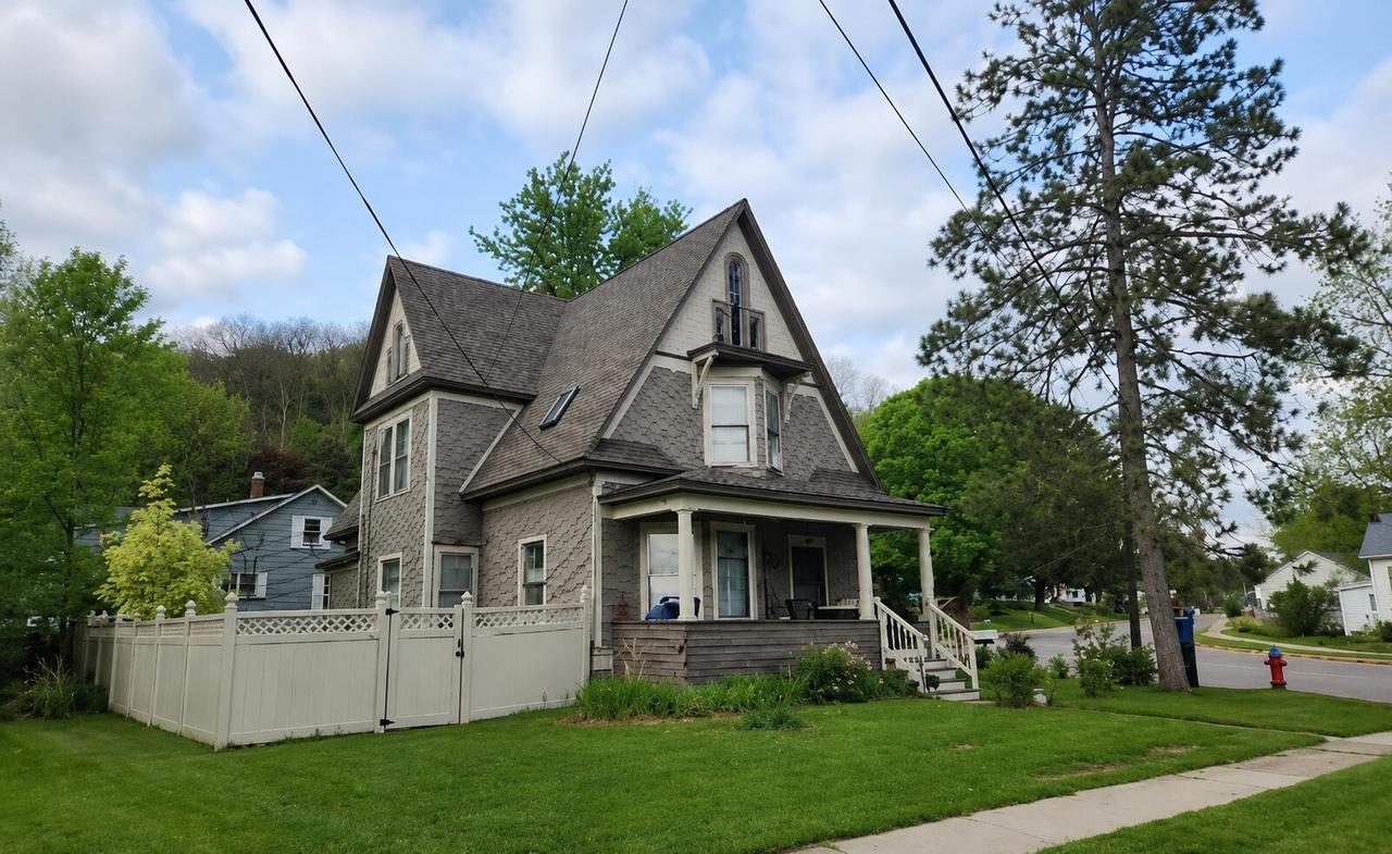 776 E Haseltine St, Richland Center, WI 53581