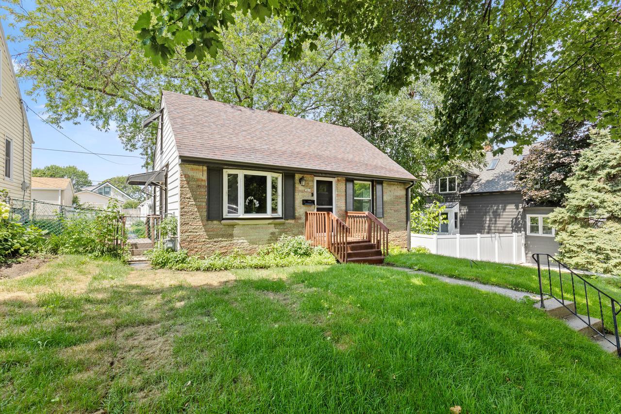 3819 S Arctic Ave, Saint Francis, WI 53235