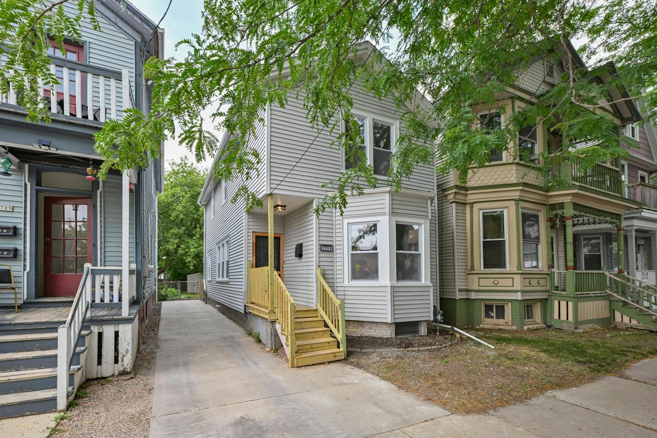 1711 N Astor St, Milwaukee, WI 53202