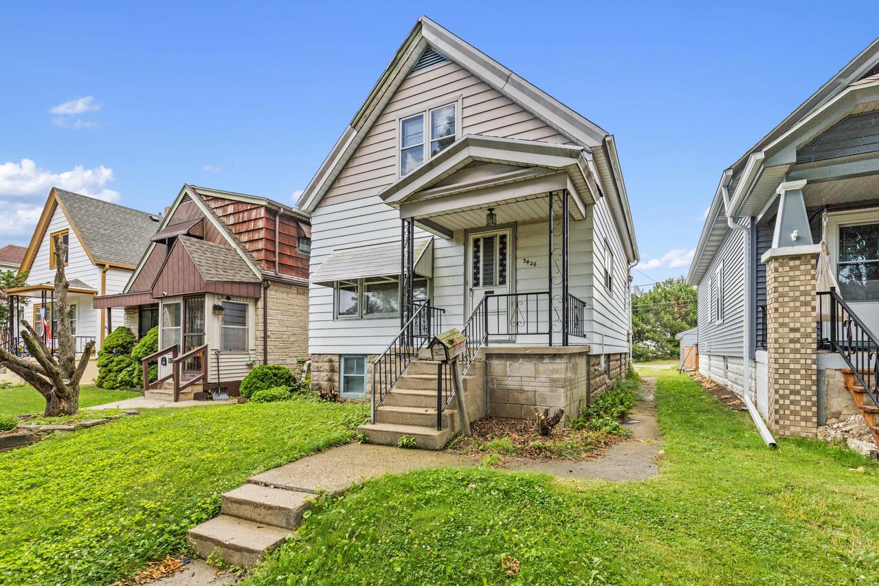 3426 S 8th St, Milwaukee, WI 53215