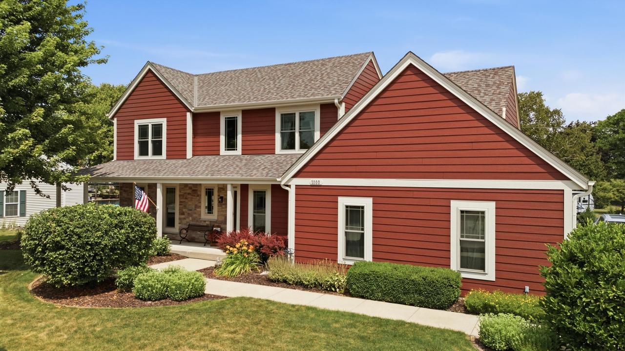 1000 Parkton Dr, Waukesha, WI 53189