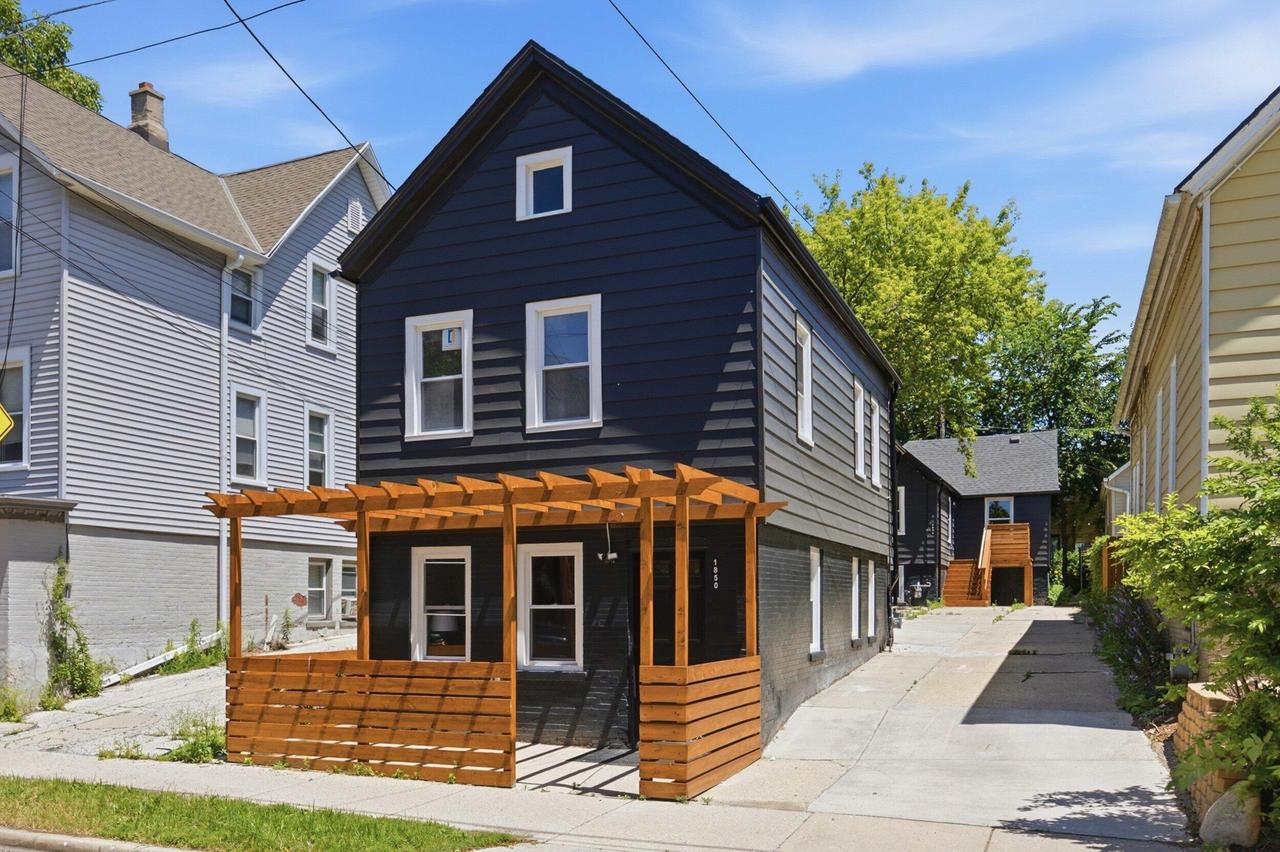 1850 N Warren Ave, Milwaukee, WI 53202