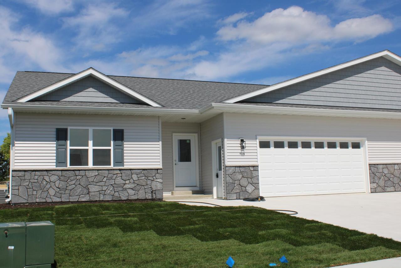 938 Drumlin Dr, Kewaskum, WI 53040