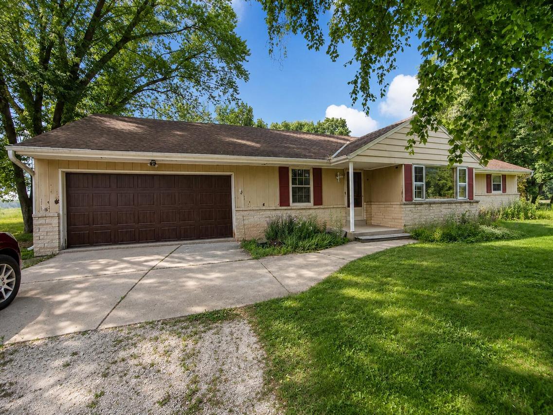 5102 W Arrowwood Rd, Mequon, WI 53092