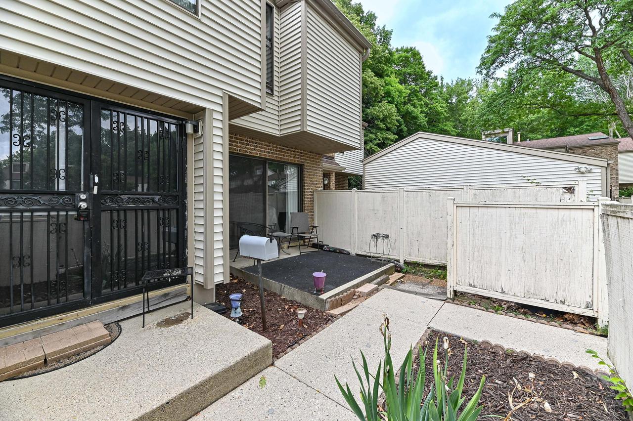 9028 N 70th St #5, Milwaukee, WI 53223