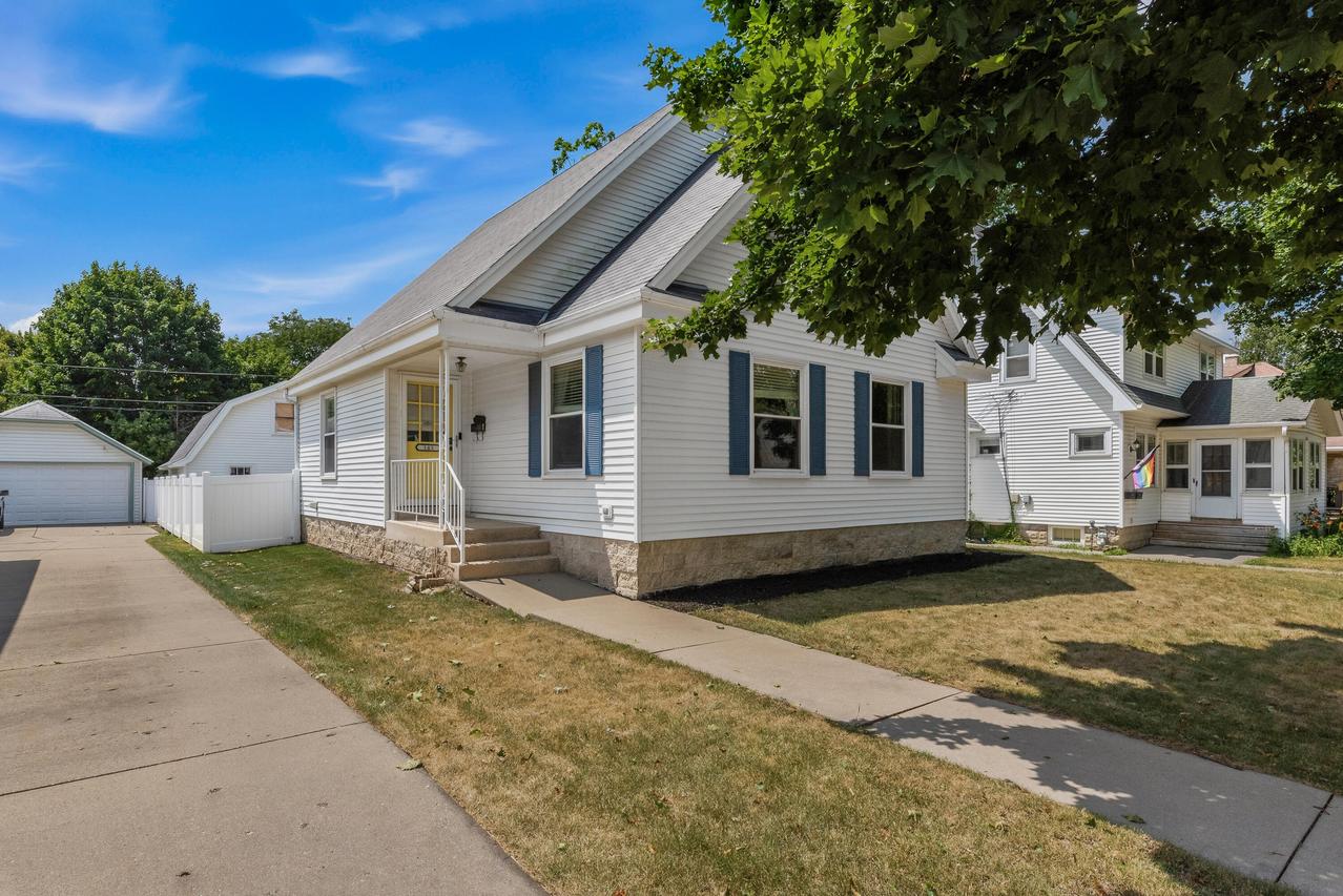143 Harrison Ave, Waukesha, WI 53186