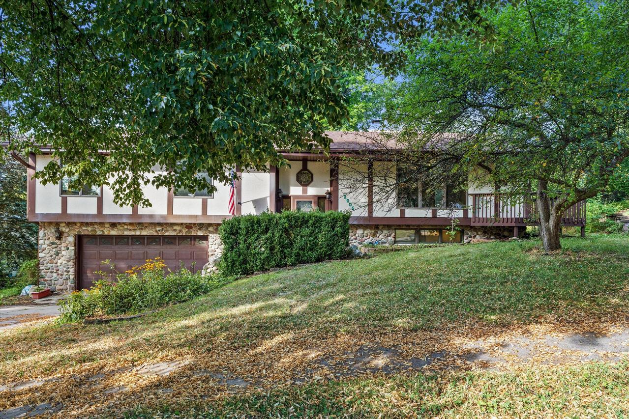 2905 Cody Ct, Waukesha, WI 53188