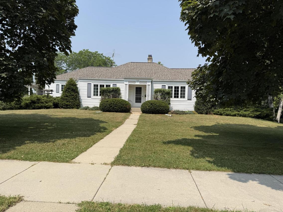 1038 W Grand Ave, Port Washington, WI 53074