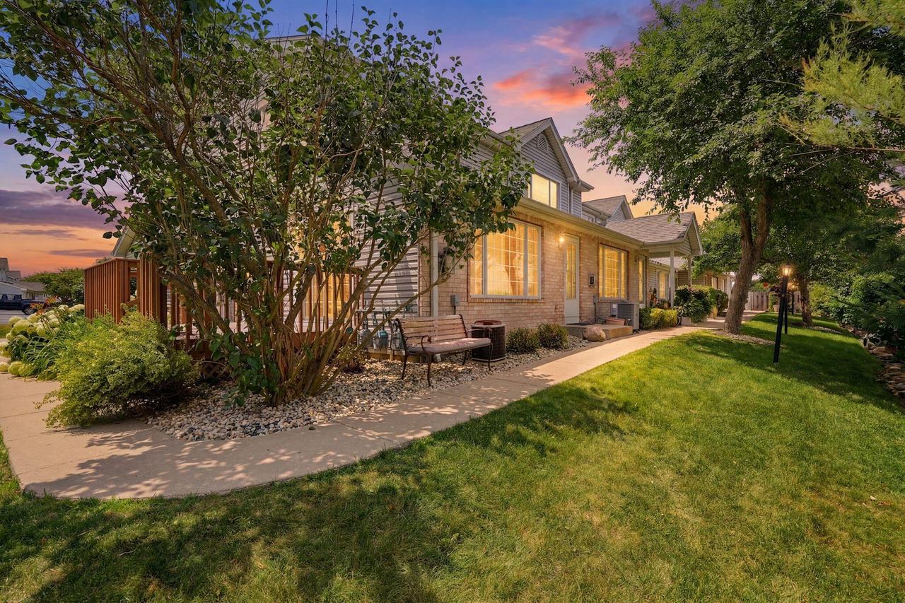 10050 W Whitnall Edge Dr #A, Franklin, WI 53132