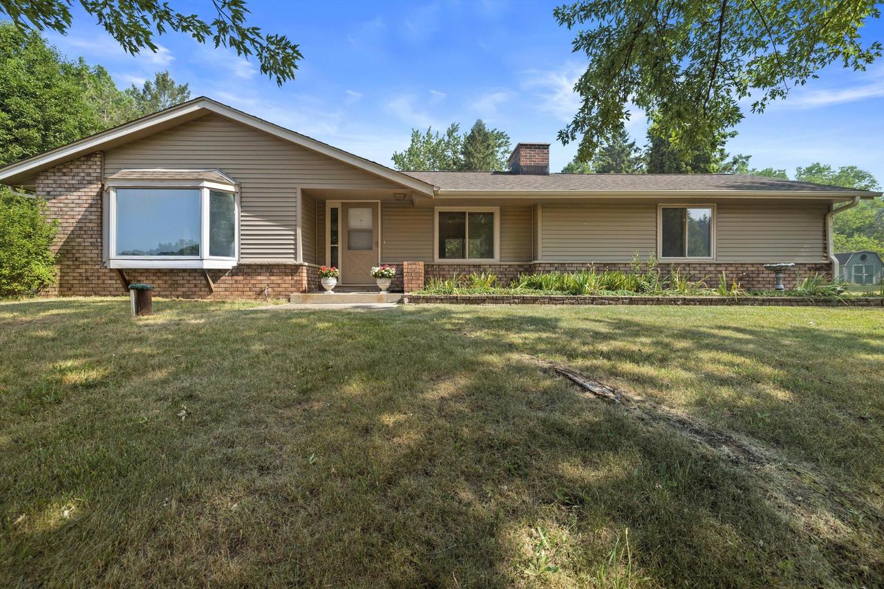 S76W31156 Century Dr, Mukwonago, WI 53149