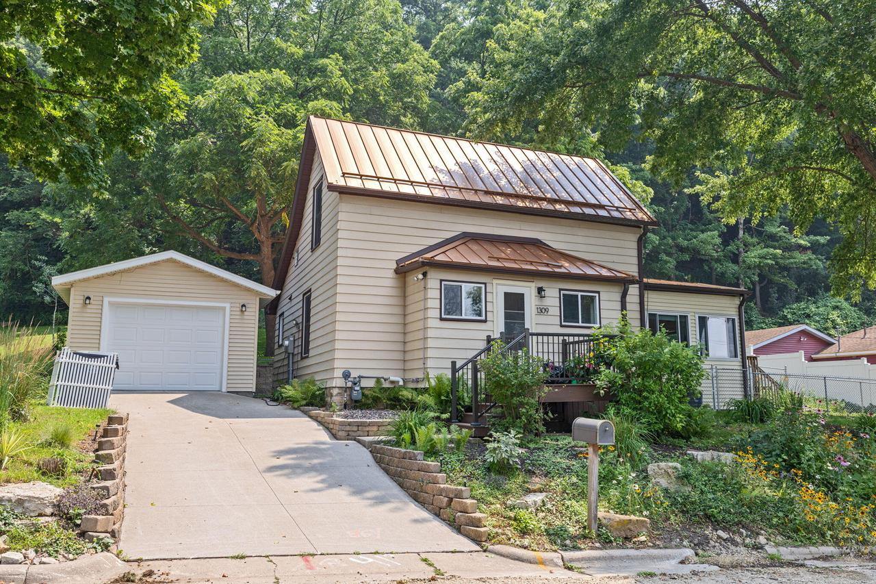 1309 S 31st Pl, La Crosse, WI 54601