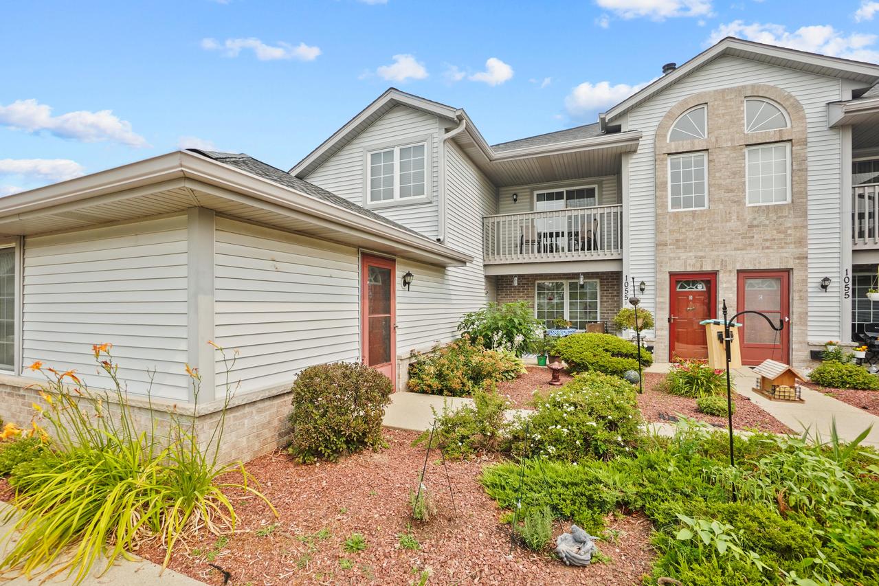 1055 Quinlan Dr #H, Pewaukee, WI 53072