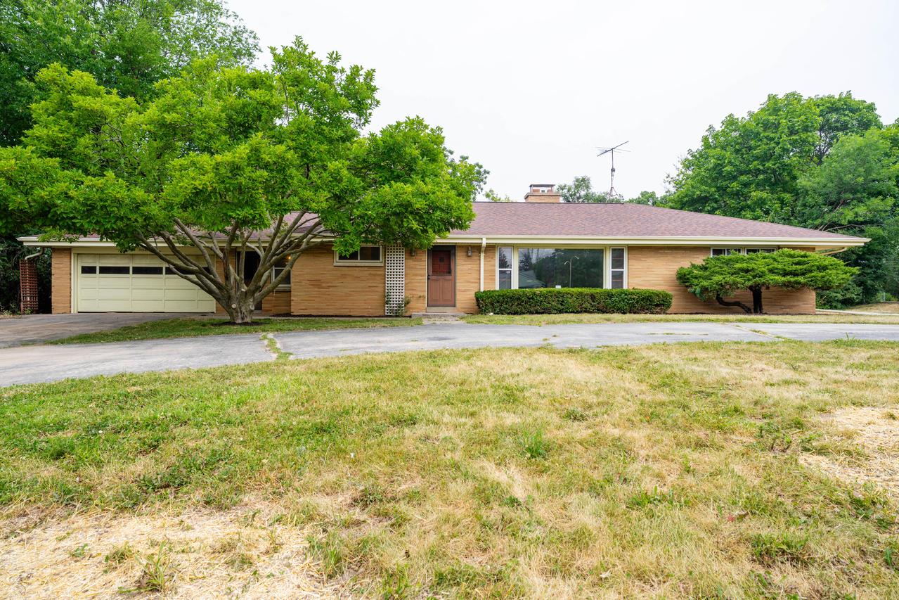15520 Carpenter Rd, Brookfield, WI 53005