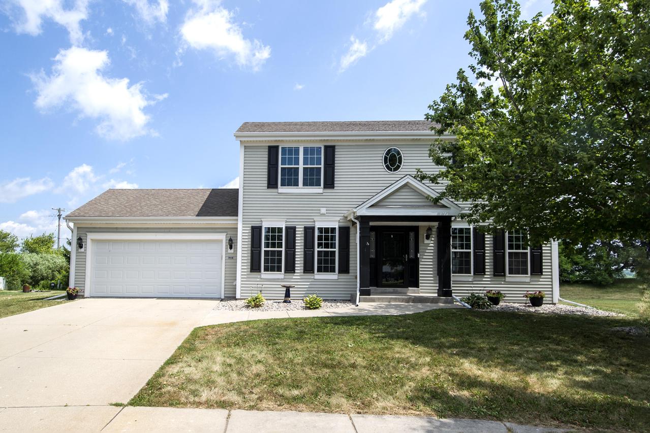 914 N Michael Ct, Elkhorn, WI 53121