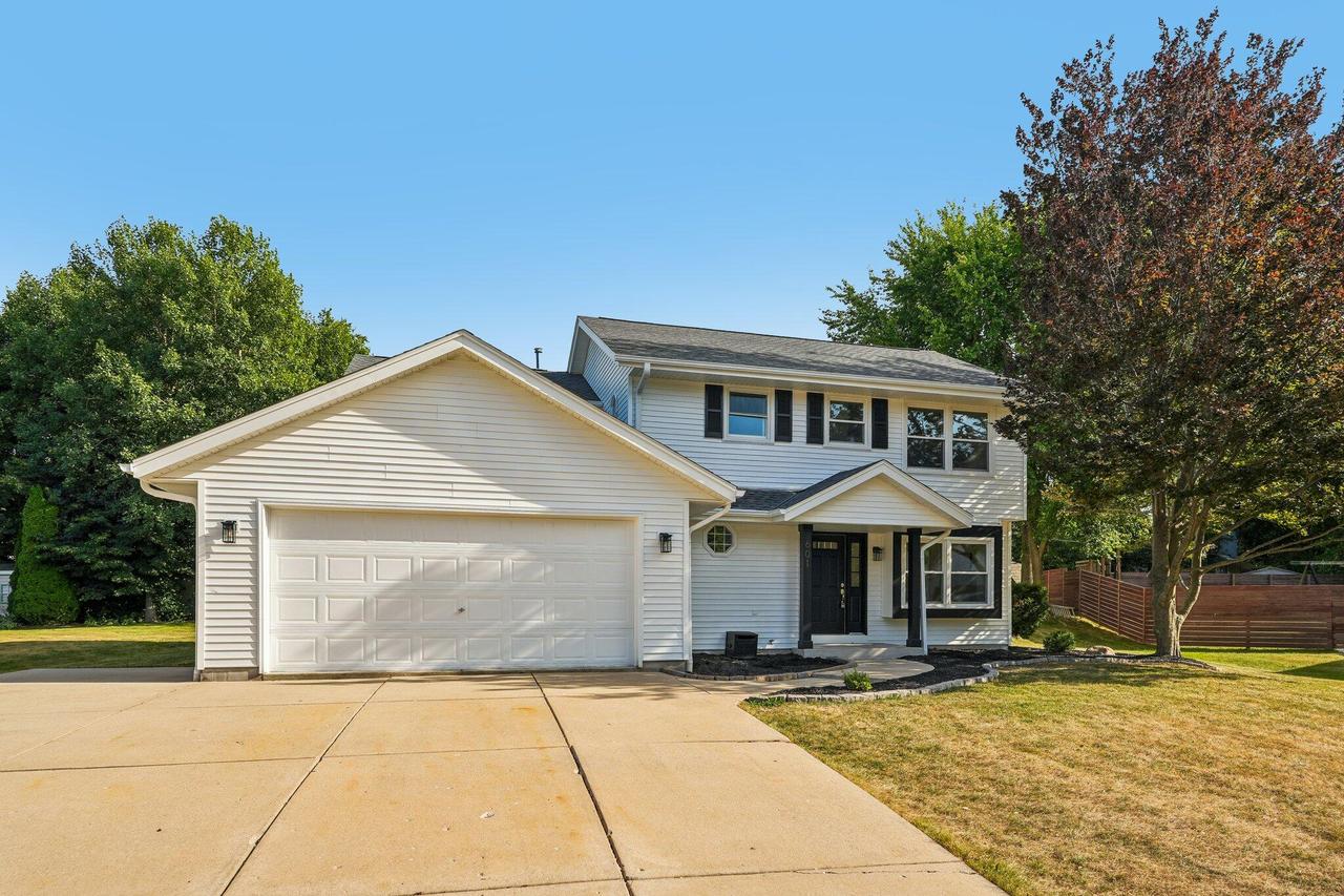 601 E Jessica Cir, Oak Creek, WI 53154