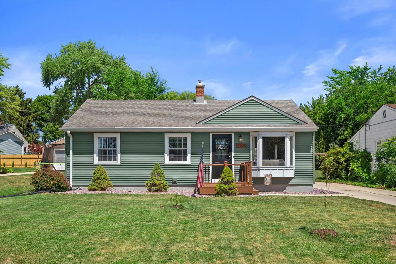 4300 Raymir Pl, Wauwatosa, WI 53222