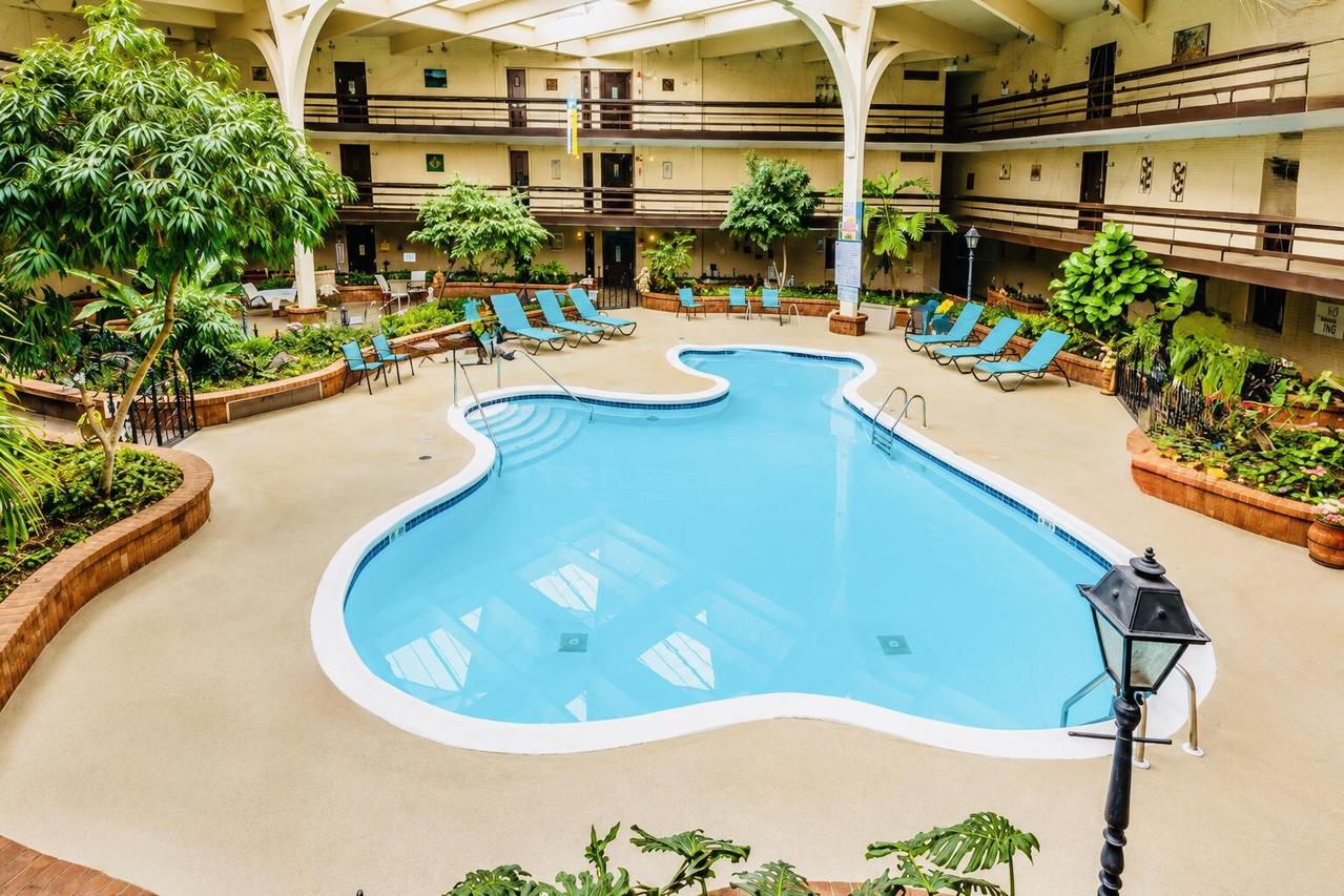 5200 S Tuckaway Blvd #300, Greenfield, WI 53221