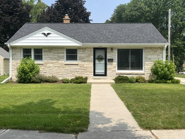 238 Lincoln Dr, West Bend, WI 53095