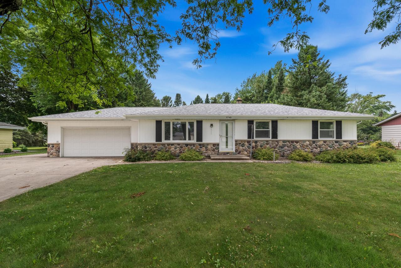 5749 Debbie Ln, West Bend, WI 53095