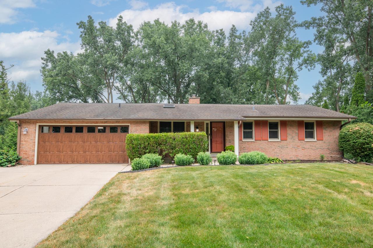 12317 W Ripley Ave, Wauwatosa, WI 53226