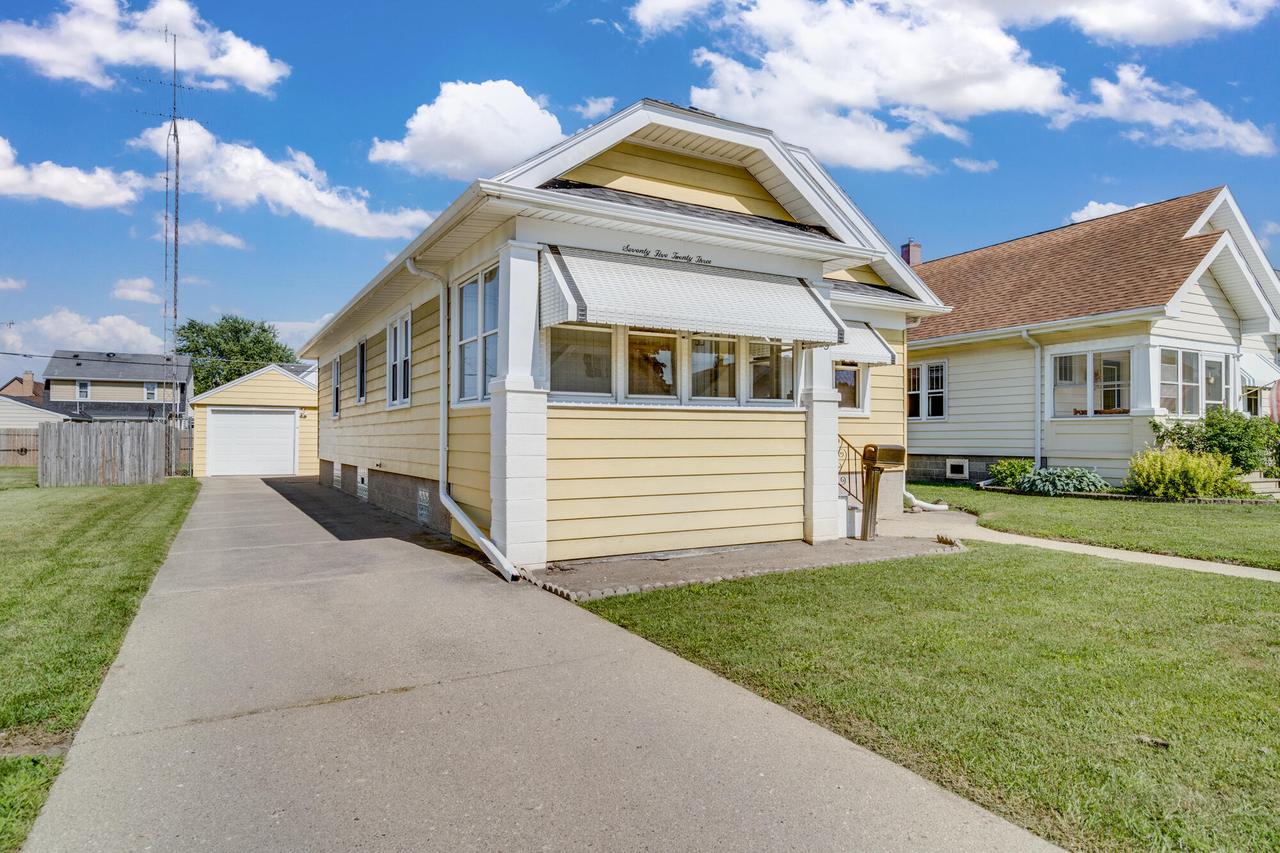 7523 27th Ave, Kenosha, WI 53143