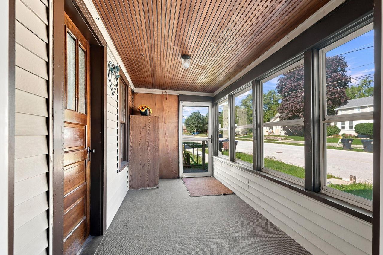 213 E Centralia St, Elkhorn, WI 53121