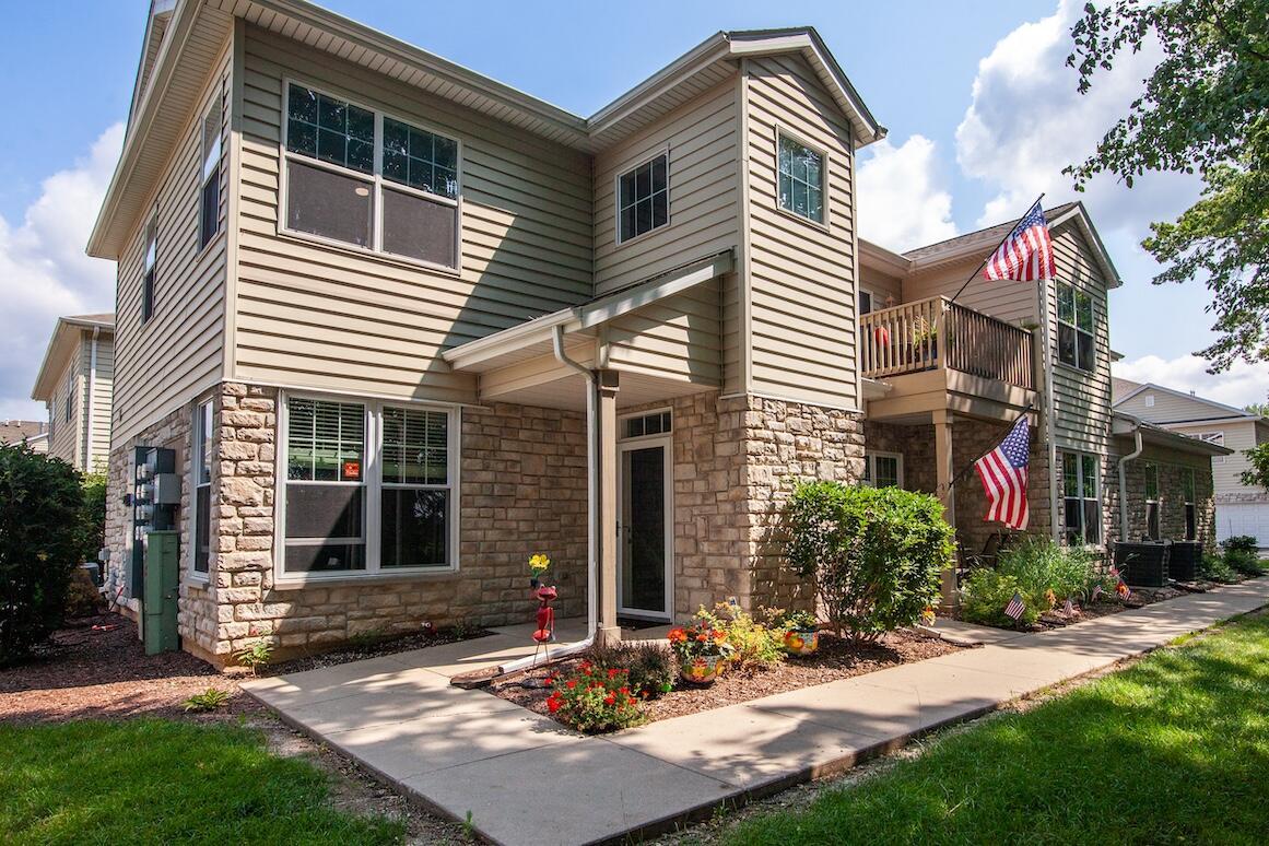 N16W26443 Meadowgrass Cir #F, Pewaukee, WI 53072