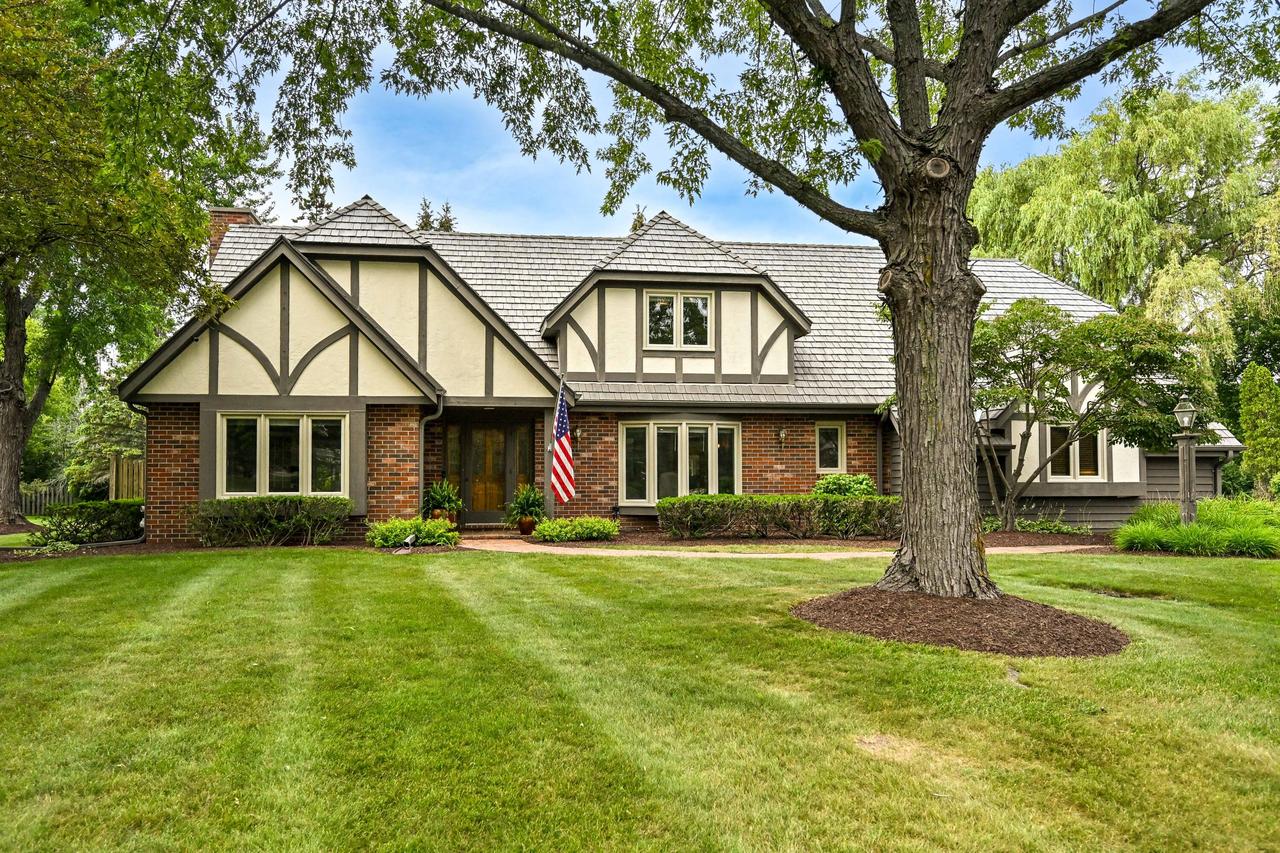 11115 N Wyngate Trce, Mequon, WI 53092
