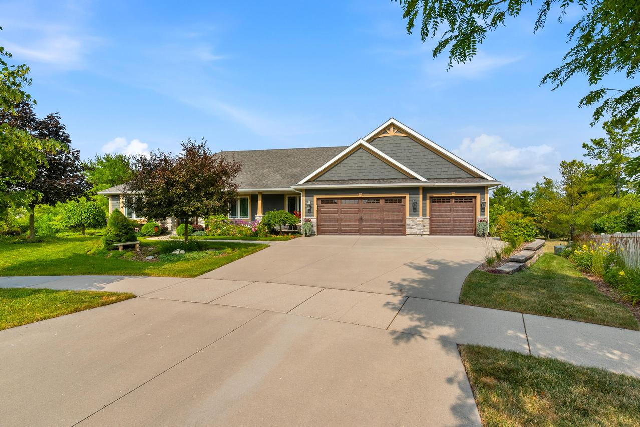 475 Conifer Ct, Port Washington, WI 53074