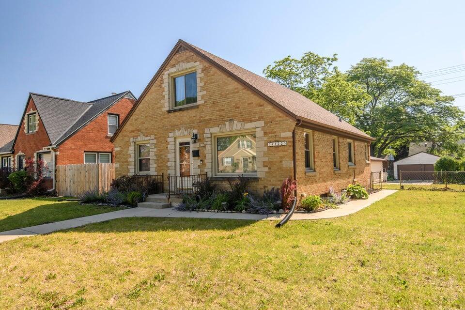 5122 N 65th St, Milwaukee, WI 53218