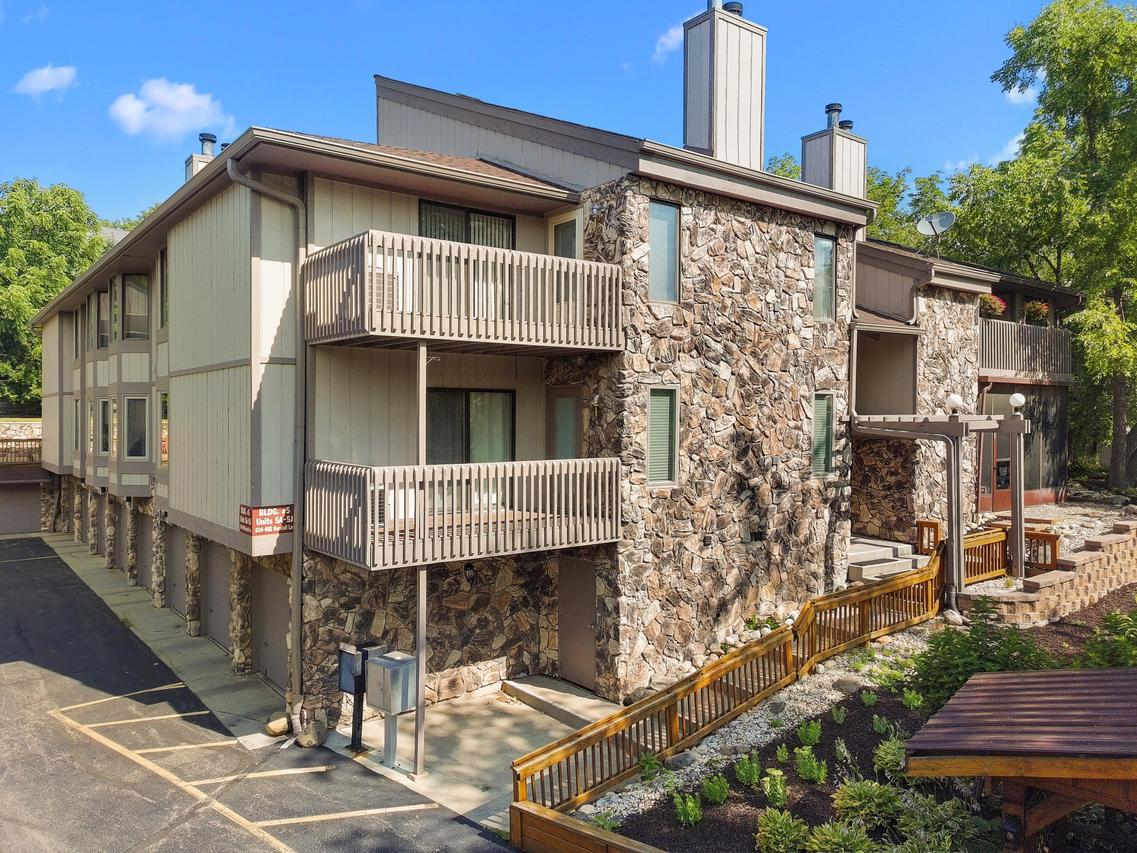 844 Kendall Ln #5F, Lake Geneva, WI 53147