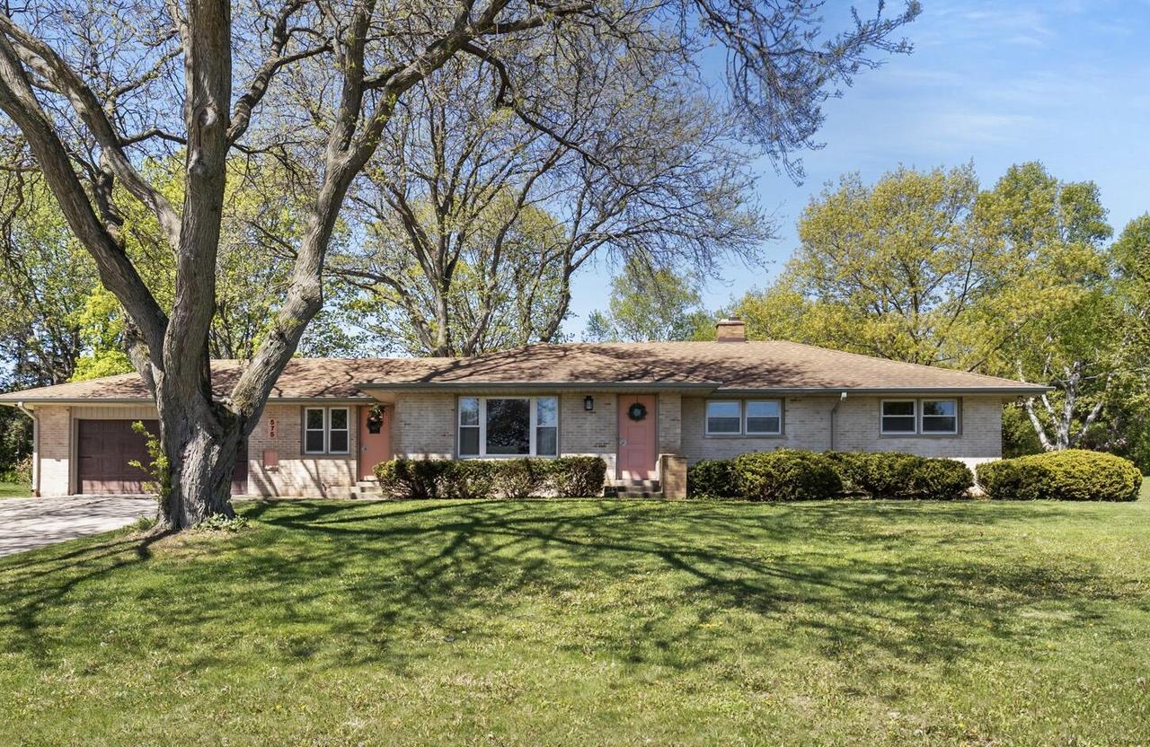 575 Kenmar Rd, Brookfield, WI 53005