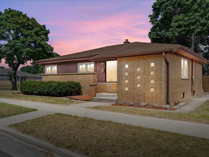 4426 N 88th St, Milwaukee, WI 53225