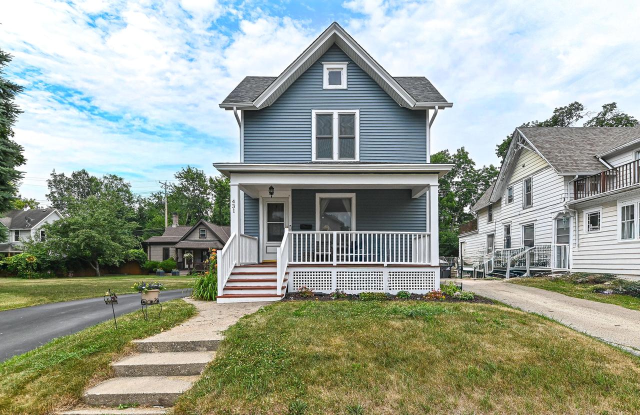 431 Dunbar Ave, Waukesha, WI 53186