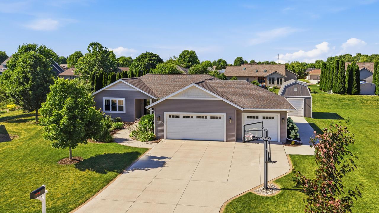 2616 Creekview Ct, Sheboygan, WI 53081