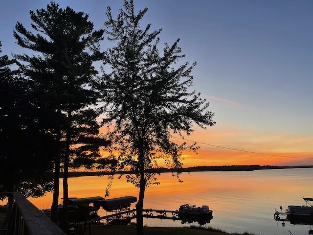 W6195 Sandstone Ln, Middle Inlet, WI 54114
