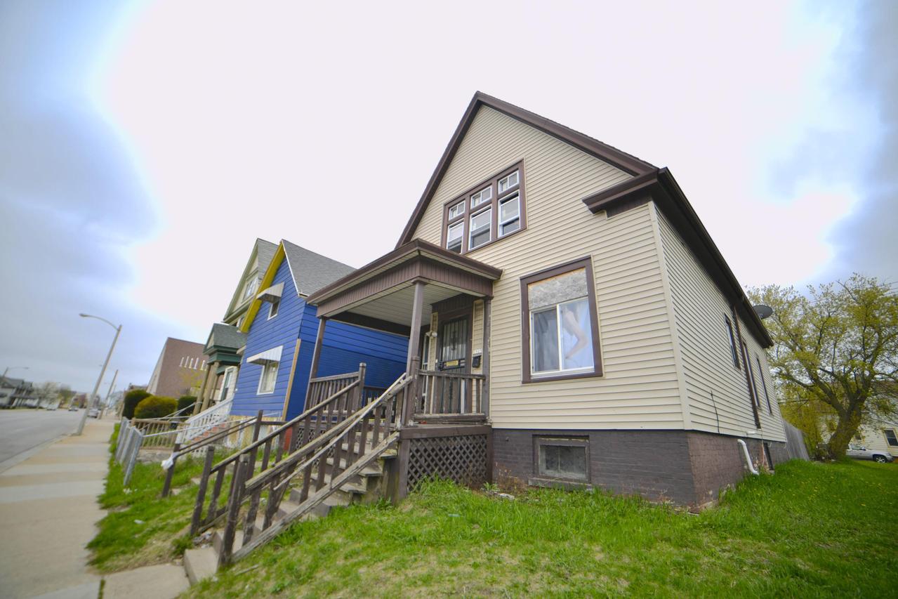 1925 W Center St, Milwaukee, WI 53206